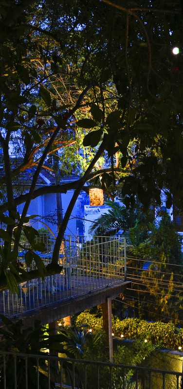 Casa Amarelo - The terrace by night